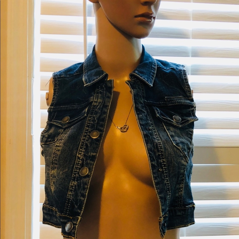 Sleeveless short Jean jacket